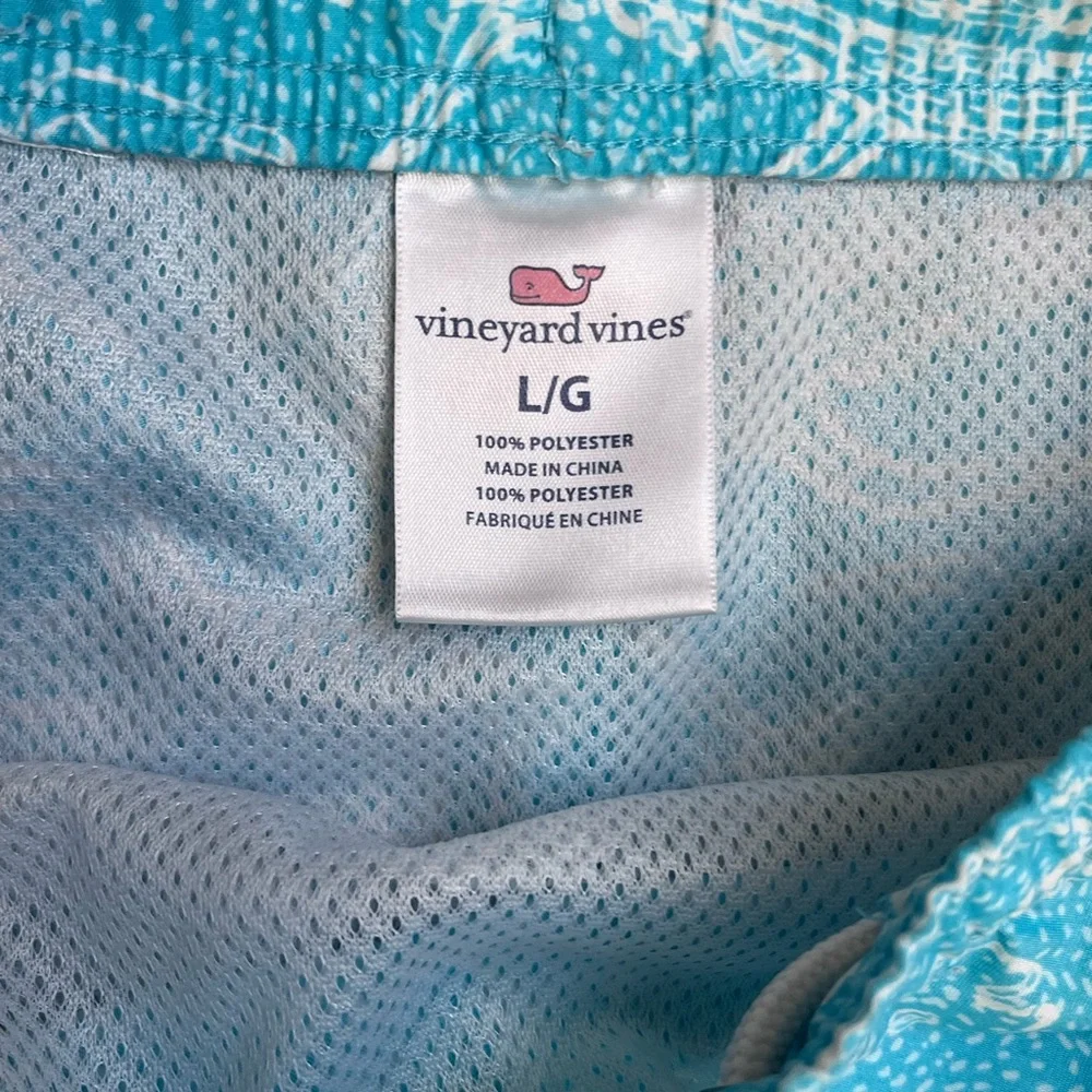 Mens Vineyard Vines Swim Trunks size large. 1188